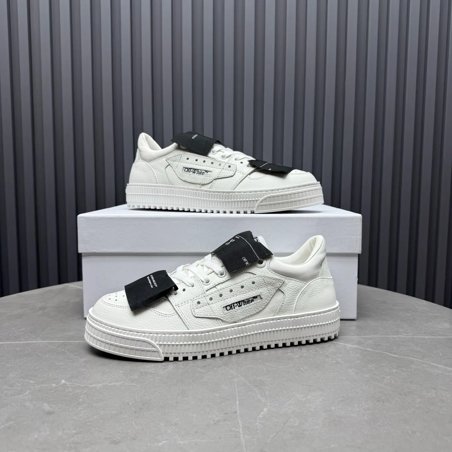 【OFF WHITE】P: 680💰Couple model👫, Size: Female 35-40. Male 39-44 (customized at 45.46) High-quality version👊 "Out of office" series original molding, original lasting, production process 1:1 original ➰OFF GRAY WHITE OW ➰ First layer of cowhide, imported skin-friendly and environmentally friendly polyester mesh, original molding, high elasticity and environmentally friendly molding pad Made with the original lasting process. The original molded rubber outsole (never yellows and deforms) has a super correct shape, bright color and strong three-dimensional effect👍. Packaging💯Full set of packaging synchronized with the official website (branded paper, certificate of quality, branded cloth bag)